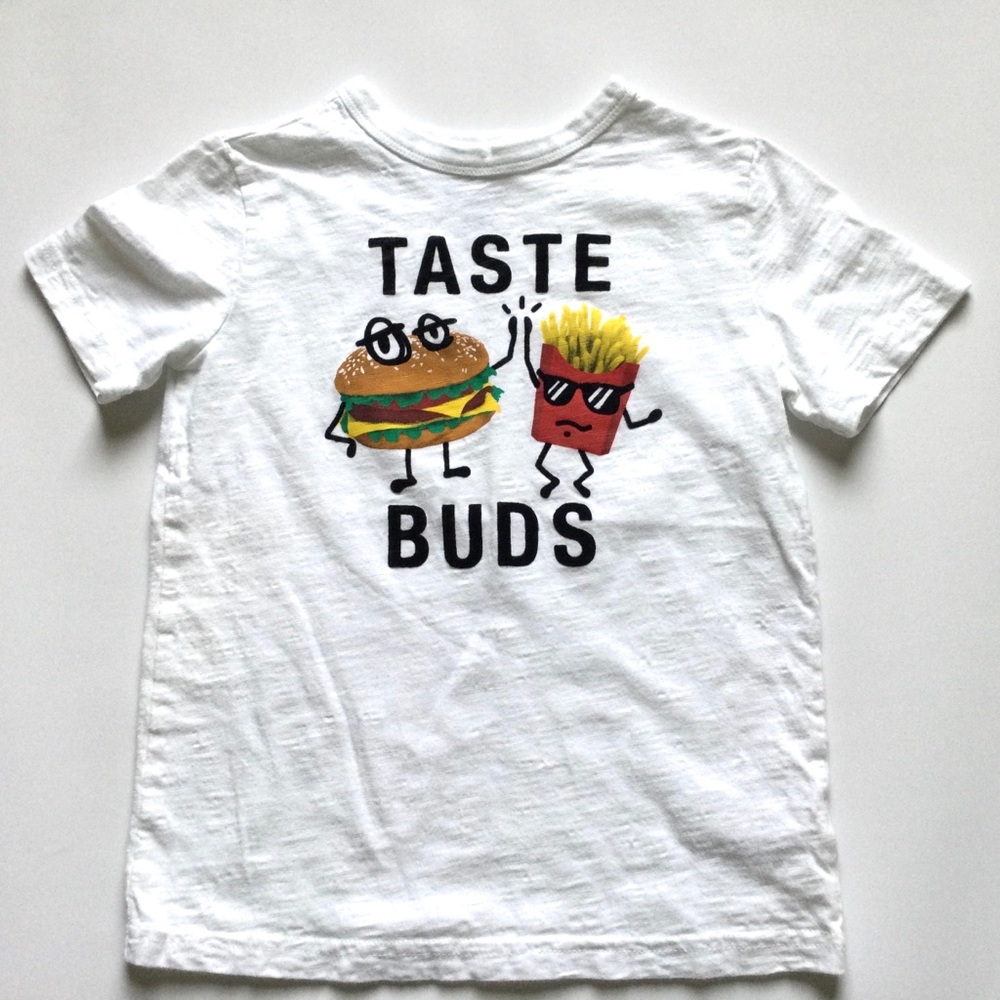Oshkosh Boys Size 4/5 Graphic T-shirt